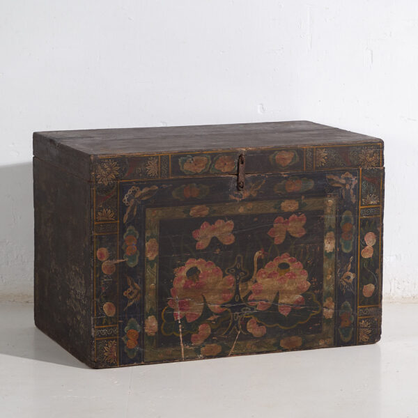 Baúl de ópera antiguo con flores de lotus (China, c.1900) #12