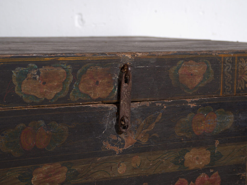 Antique opera chest with lotus flowers (China, c.1900) #12