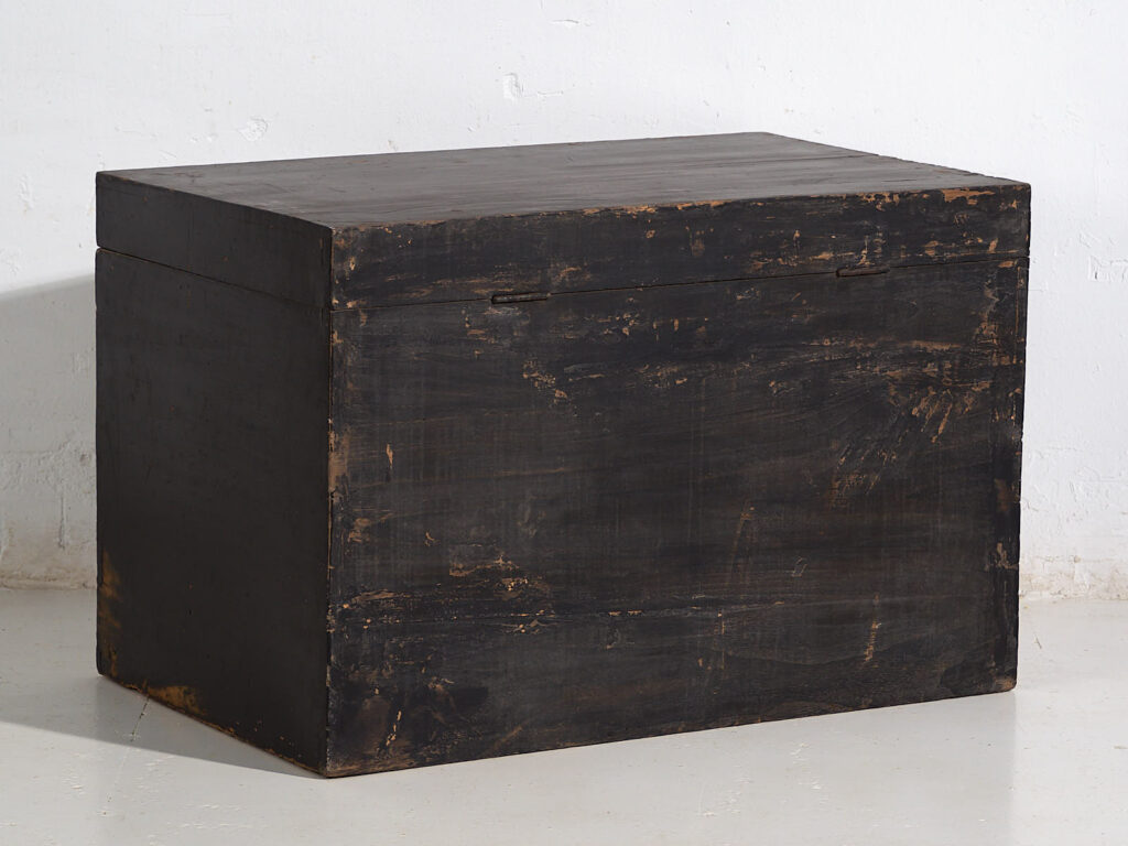 Baúl de madera antiguo con ilustraciones de flores de lotus (China, c.1900) #18