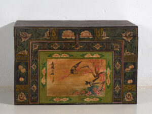 Baúl de ópera antiguo con ilustraciones de urracas (China, c.1900) #25