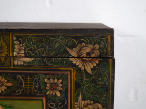 Baúl de ópera antiguo con ilustraciones de urracas (China, c.1900) #25