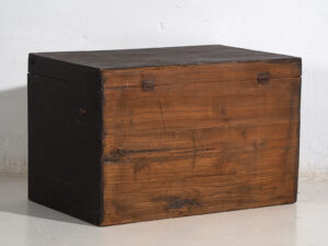 Baúl de ópera antiguo con ilustraciones de urracas (China, c.1900) #25