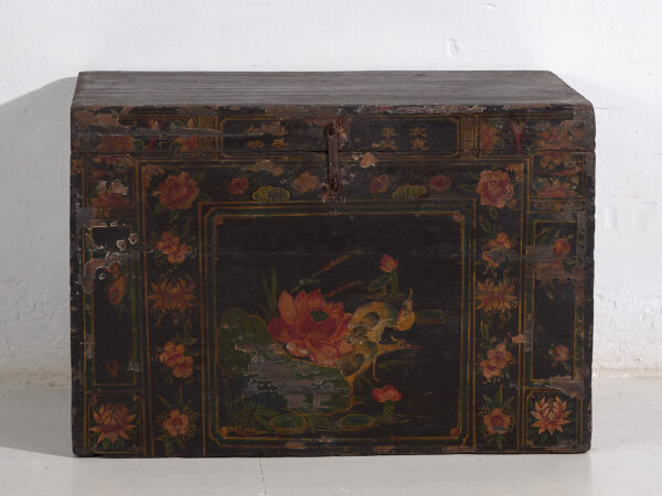 Baúl de ópera tradicional chino con la flor de lotus ilustrada (China, c.1900) #28