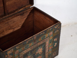 Baúl antiguo con un par de urracas ilustradas (China, c.1900) #29