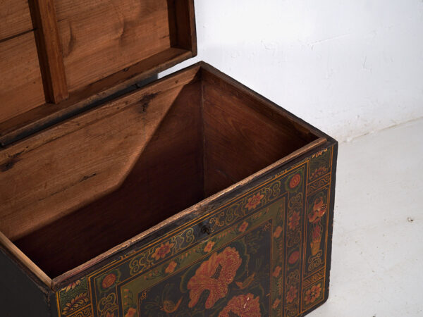 Baúl de madera antiguo con ilustraciones de peonías (China, c.1900) #5