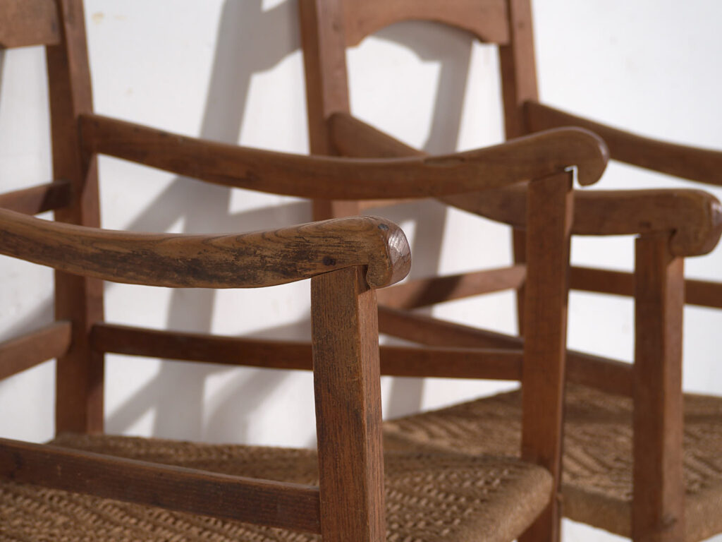 Butacas antiguas de madera de roble (c.1900). Conjunto de 2 piezas