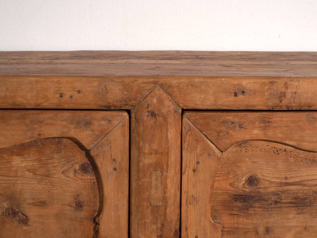 Aparador antiguo alto de madera de pino (c.1920)