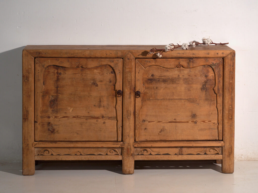 Aparador antiguo alto de madera de pino (c.1920)