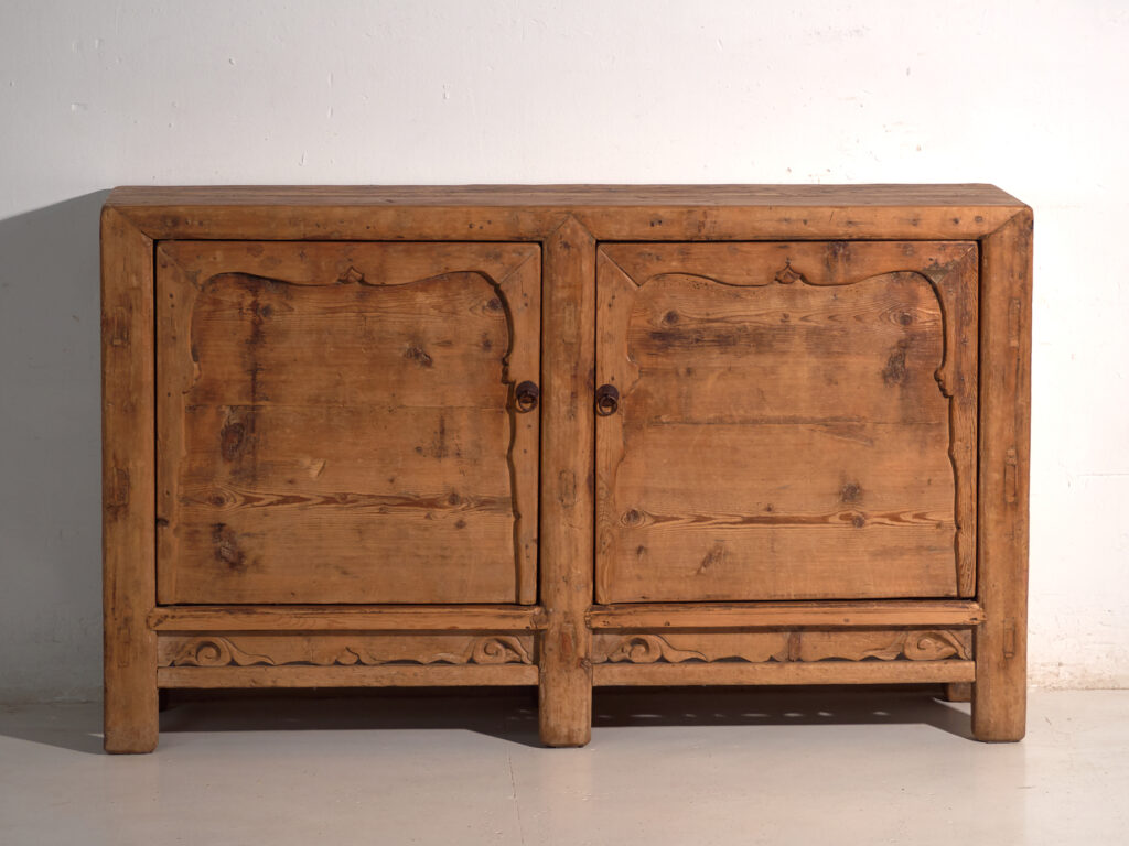 Aparador antiguo alto de madera de pino (c.1920)