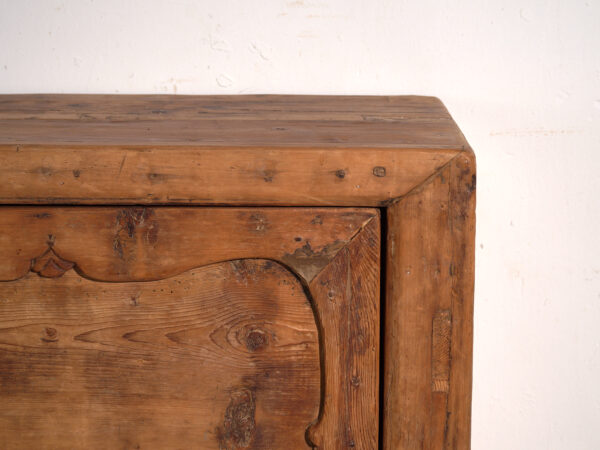 Aparador antiguo alto de madera de pino (c.1920)