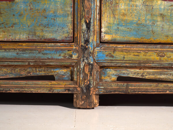 Aparador de entrada antiguo de madera de tonos azules y amarillos (c.1920)
