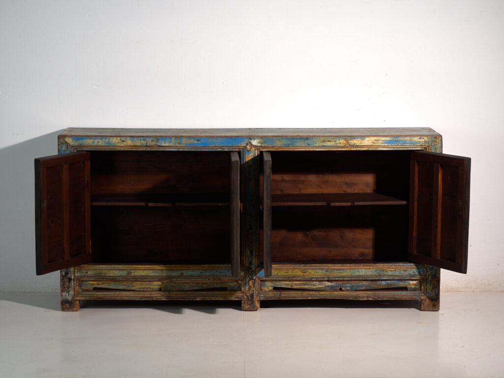 Aparador de entrada antiguo de madera de tonos azules y amarillos (c.1920)