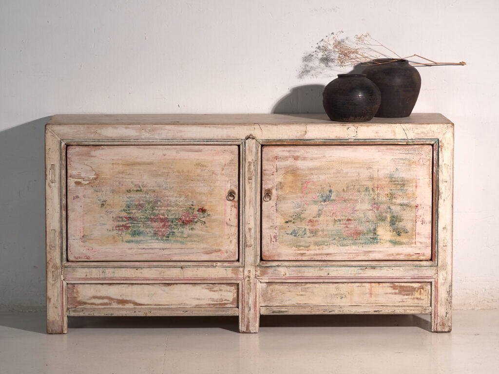Aparador de madera antiguo de color blanco (c.1870)