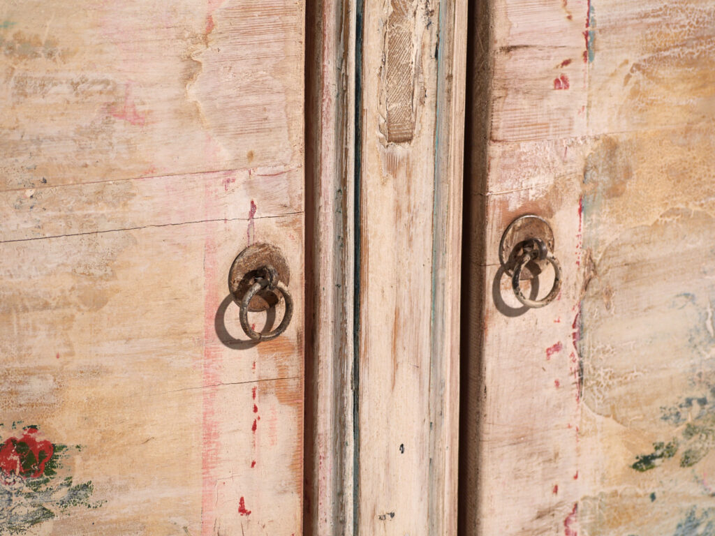 Aparador de madera antiguo de color blanco (c.1870)