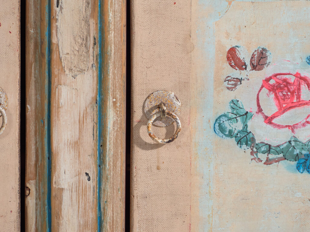 Aparador blanco antiguo con ilustraciones originales (c.1900) #7