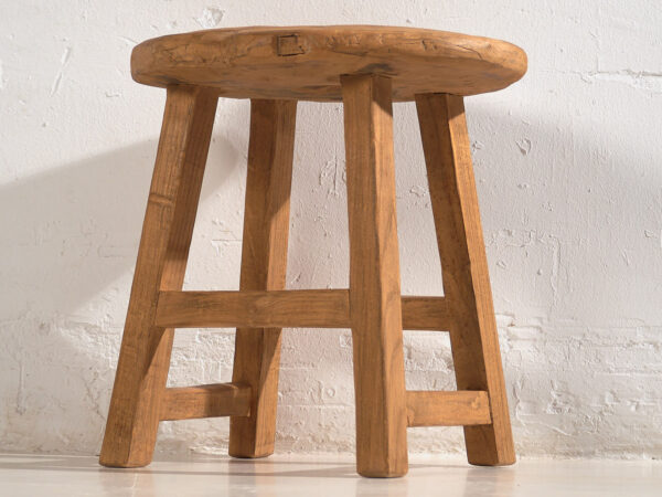 Mesa redonda auxiliar de madera antigua maciza