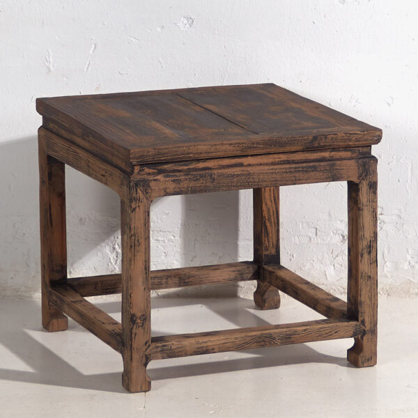 Mesa auxiliar cuadrada de madera antigua maciza
