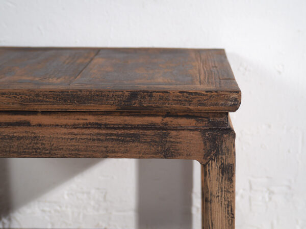 Mesa auxiliar cuadrada de madera antigua maciza
