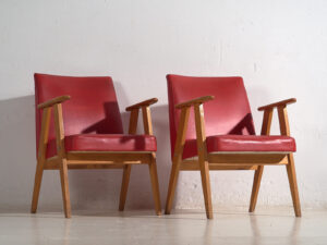 Sillones de estilo vintage color rojo (c.1960). Conjunto de 2 piezas