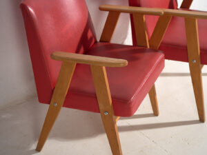 Sillones de estilo vintage color rojo (c.1960). Conjunto de 2 piezas