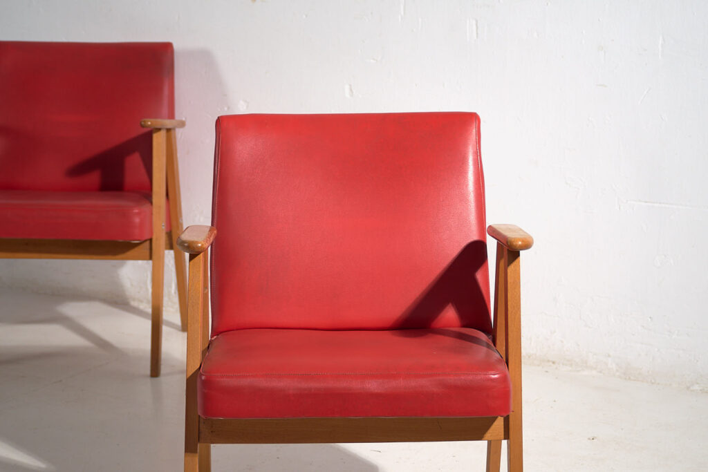 Sillones de estilo vintage color rojo (c.1960). Conjunto de 2 piezas