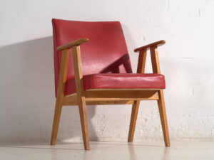 Sillón rojo vintage con reposabrazos (c.1960)