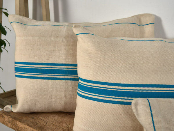 Cojín de lino antiguo de rayas azul turquesa
