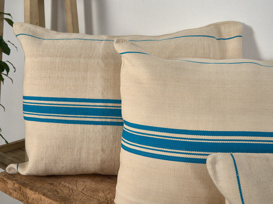 Cojín de lino antiguo de rayas azul turquesa