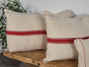 Cojín de lino antiguo de rayas rojas