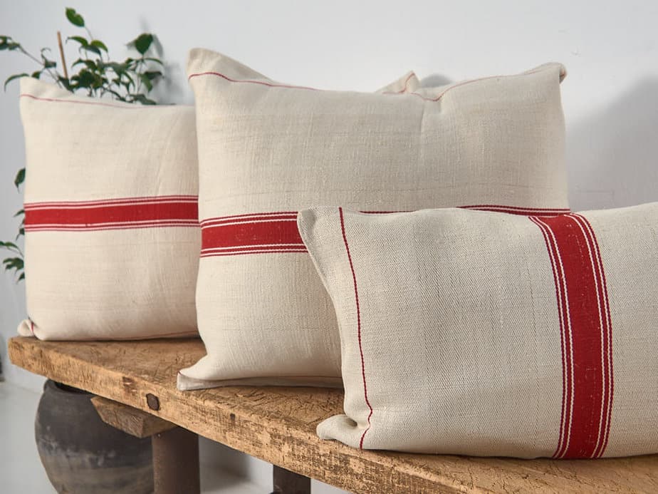 Cojín de lino antiguo de rayas rojas