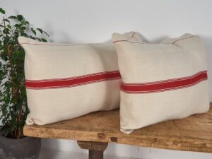 Cojín de lino antiguo de rayas rojas