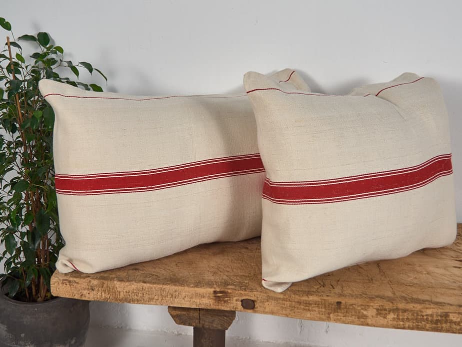 Cojín de lino antiguo de rayas rojas
