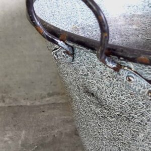 Caldero antiguo metálico color azul (c.1950)