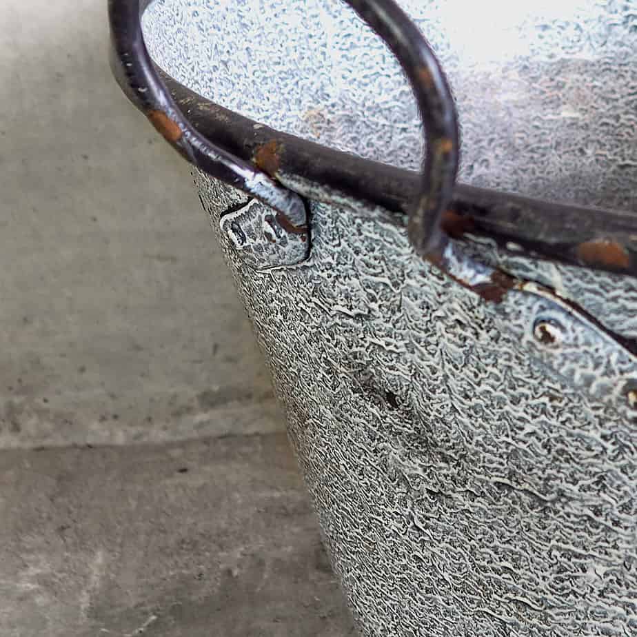 Caldero antiguo metálico color azul (c.1950)