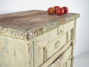 Réfrigérateur ancien en bois massif (Budapest, vers 1900)