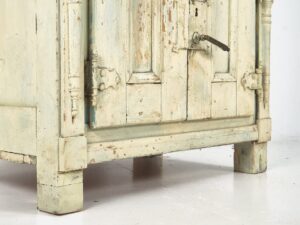 Réfrigérateur ancien en bois massif (Budapest, vers 1900)