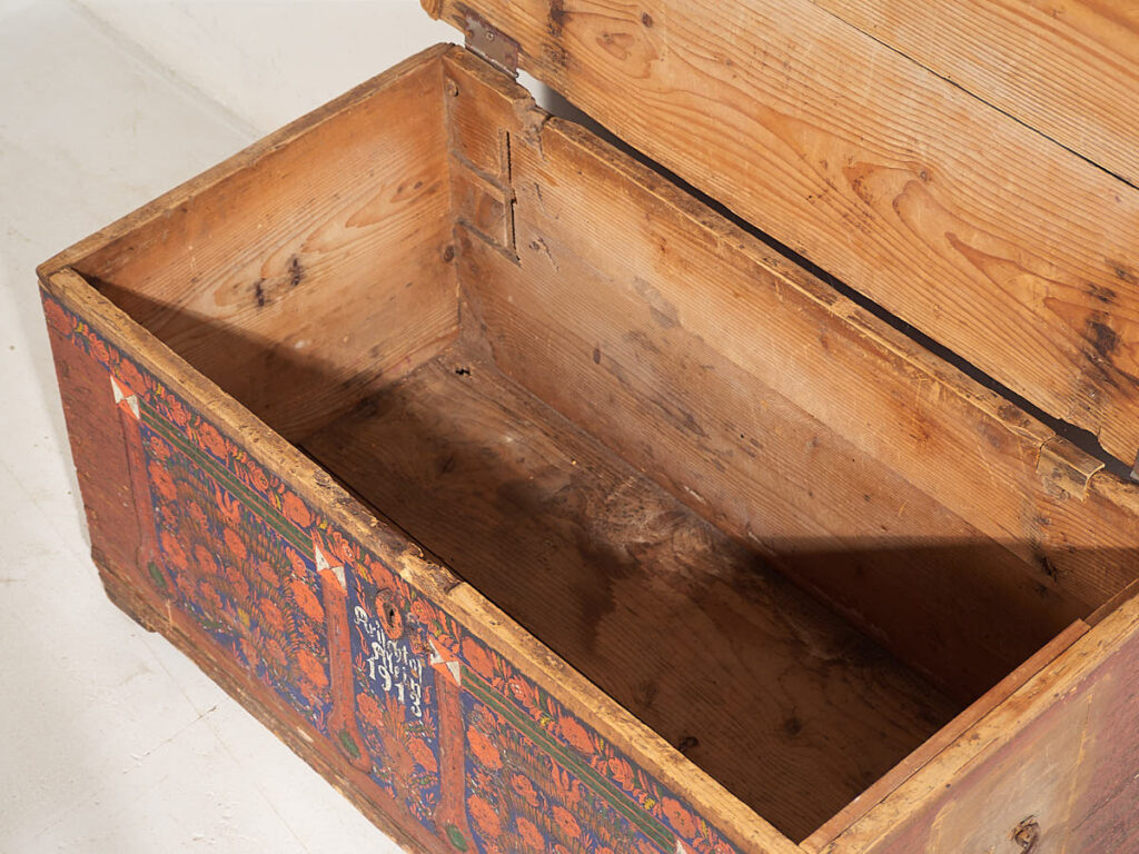 Antique solid wood trunk (c.1913)