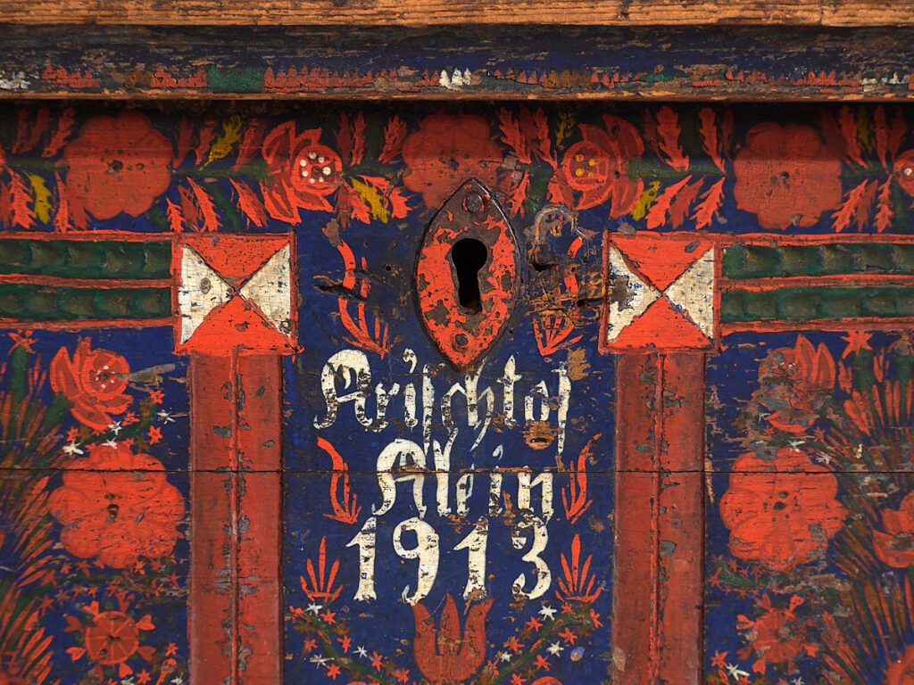 Antique solid wood trunk (c.1913)