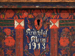 Antique solid wood trunk (c.1913)