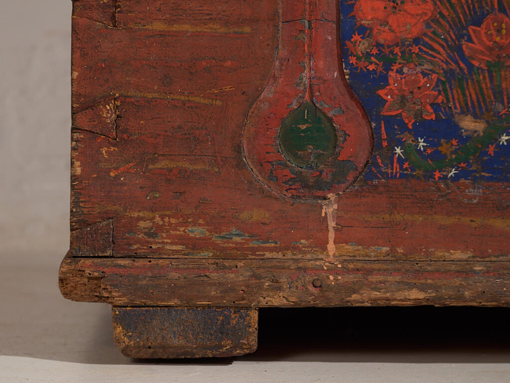 Antique solid wood trunk (c.1913)