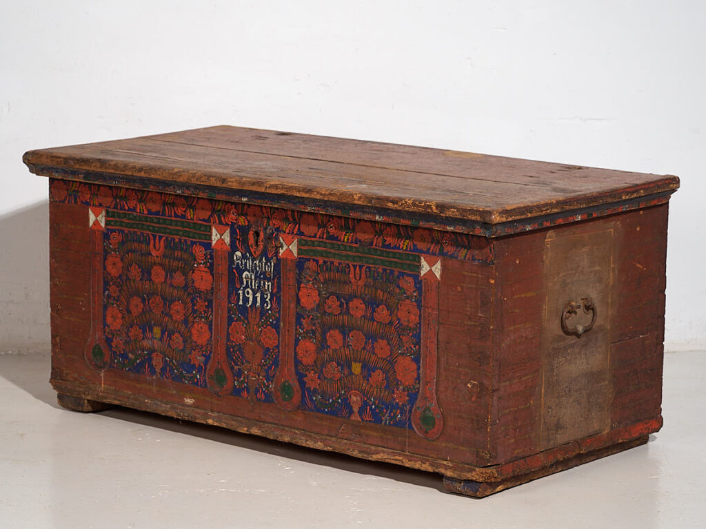 Antique solid wood trunk (c.1913)