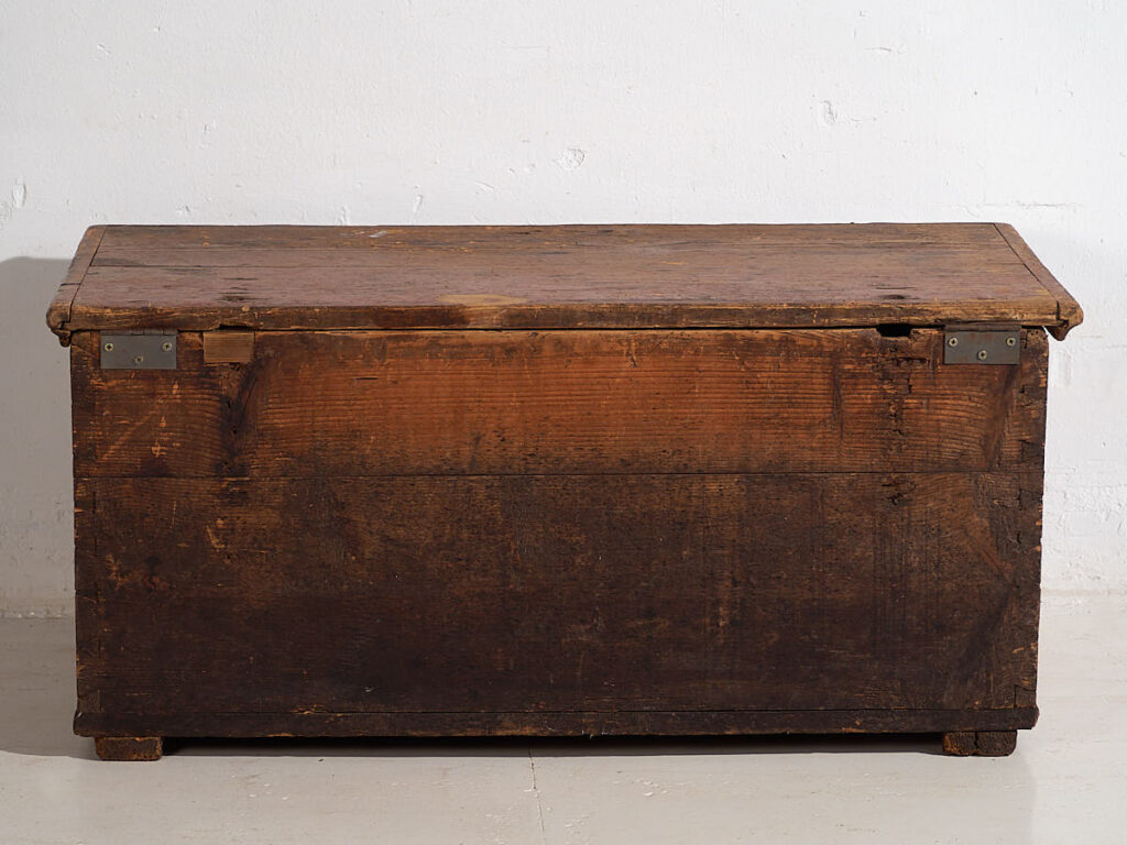 Antique solid wood trunk (c.1913)