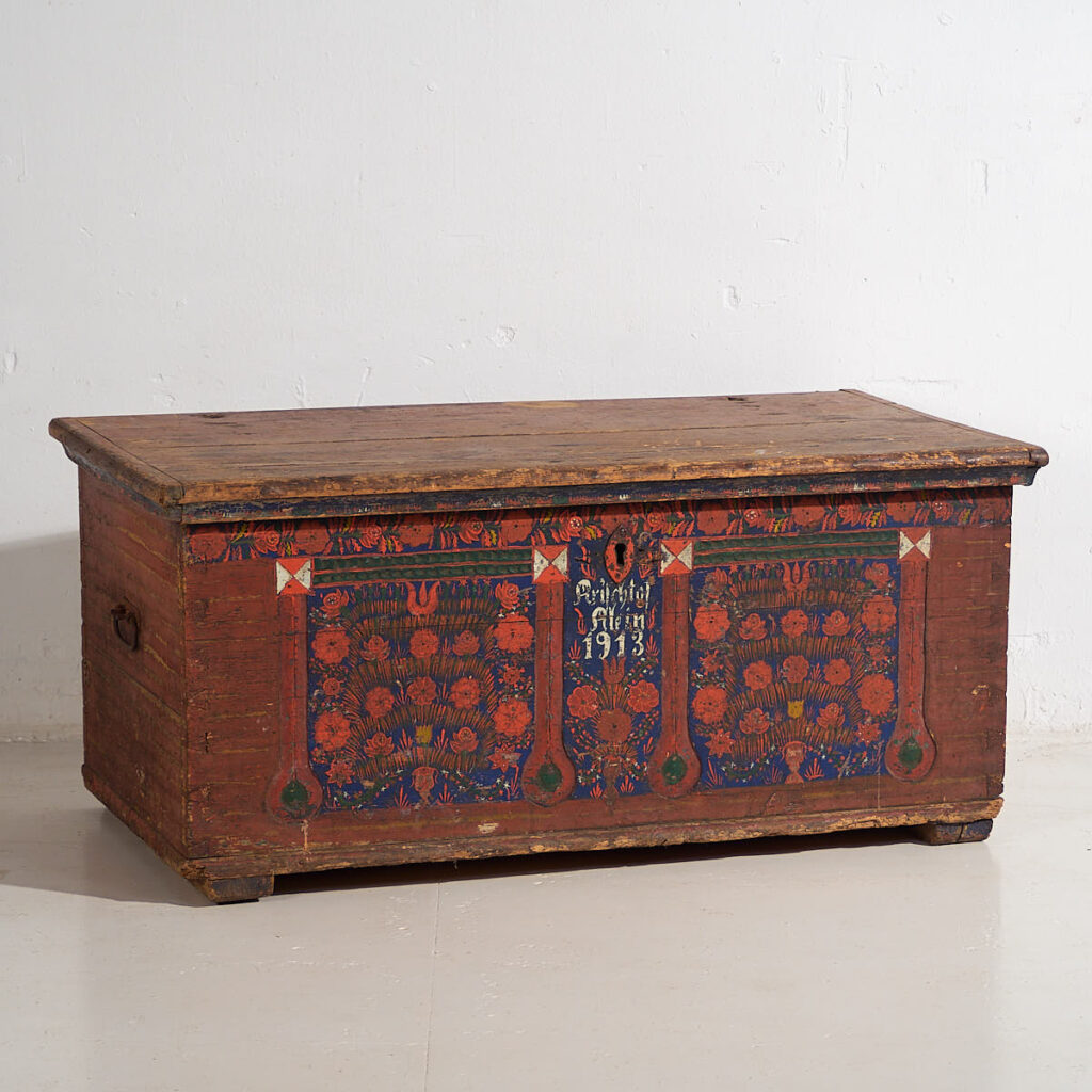 Antique solid wood trunk (c.1913)