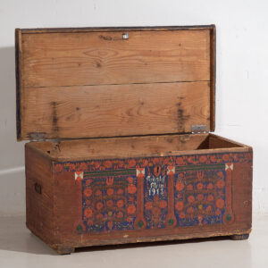 Antique solid wood trunk (c.1913)