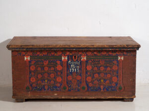Antique solid wood trunk (c.1913)