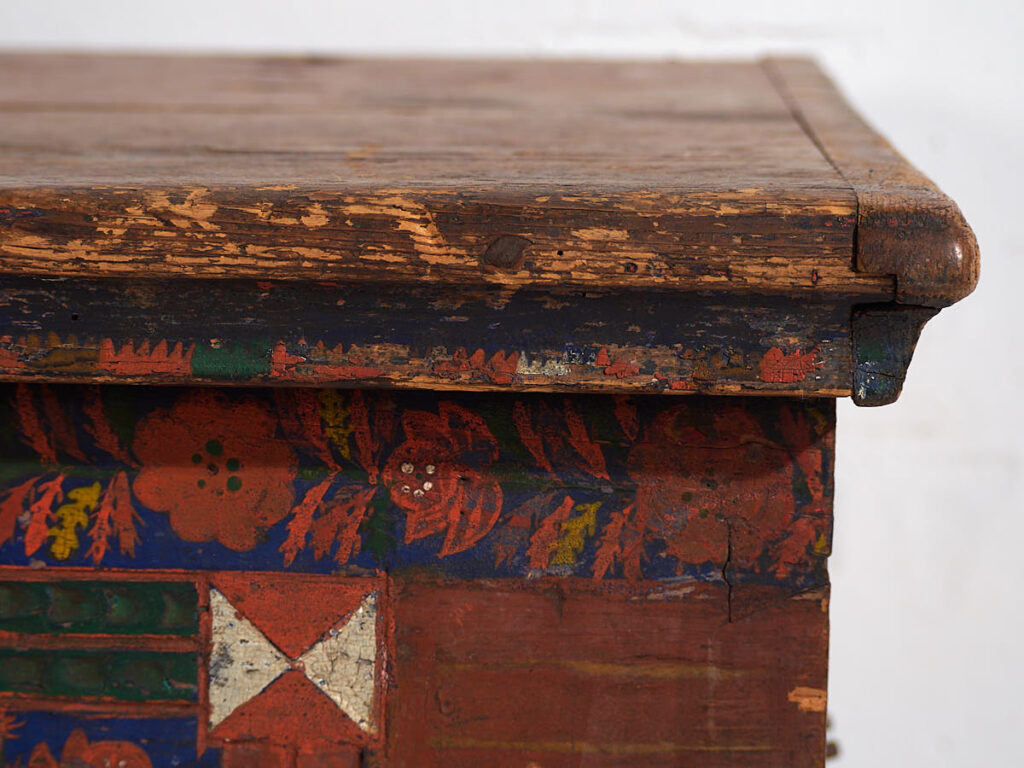 Antique solid wood trunk (c.1913)