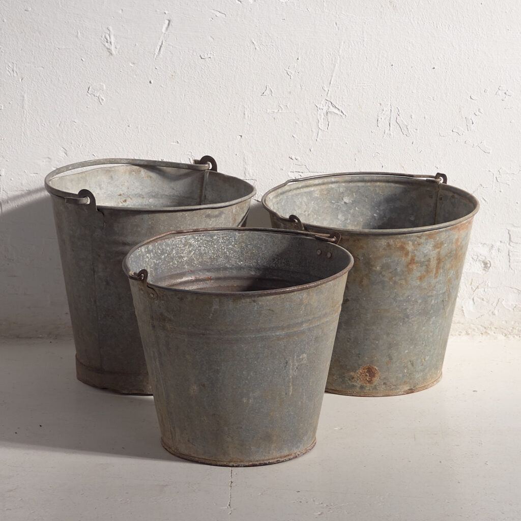 Cubos antiguos de metal galvanizado (c.1920). Conjunto de 3 piezas