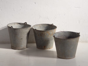 Cubos antiguos de metal galvanizado (c.1920). Conjunto de 3 piezas