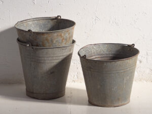 Cubos antiguos de metal galvanizado (c.1920). Conjunto de 3 piezas