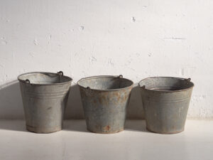 Cubos antiguos de metal galvanizado (c.1920). Conjunto de 3 piezas